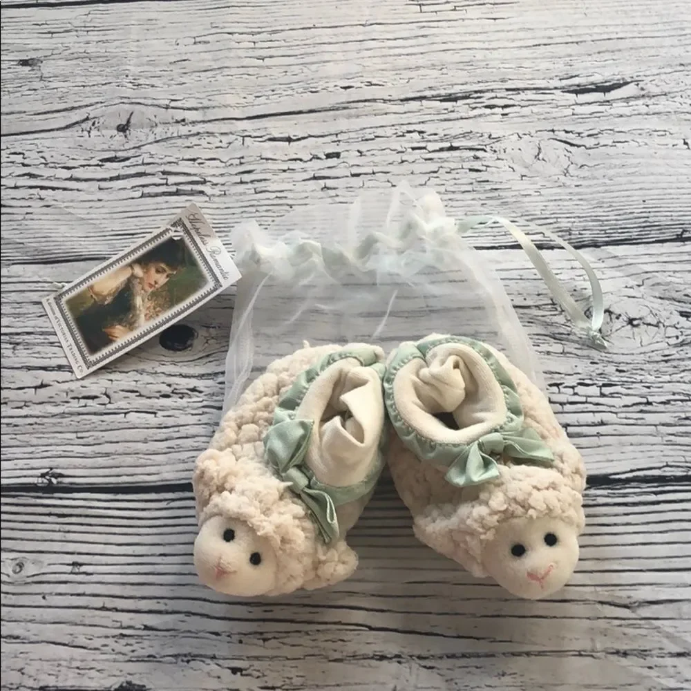New warm and cozy lamb slippers 6-12 m